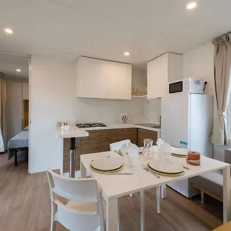 Cozy 2 Bedroom Sleeps 5 In Lido Di Spina, Italy - Perfect Family Retreat