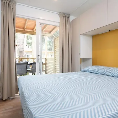 Cozy 2 Bedroom Sleeps 5 In Lido Di Spina, Italy - Perfect Family Retreat بيت للعطل *